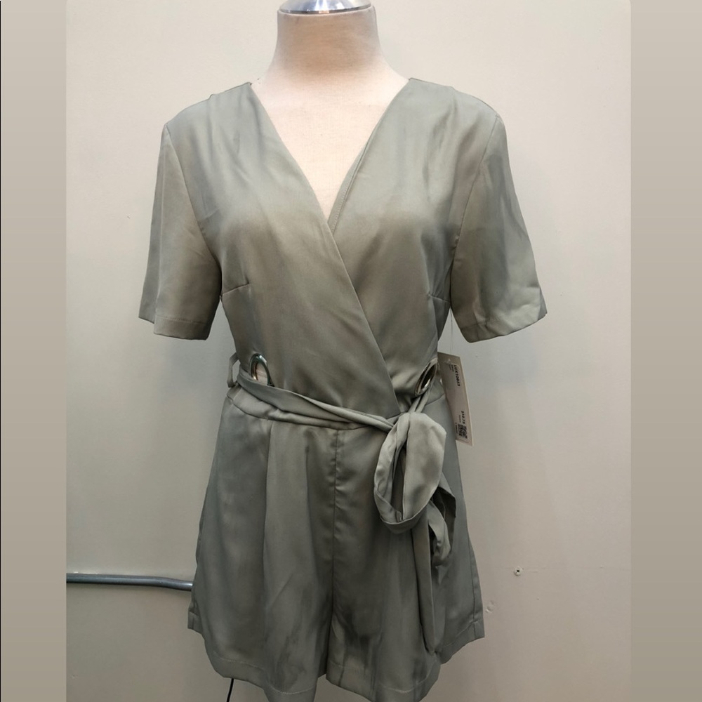Cute pastel mint green romper! 🤍